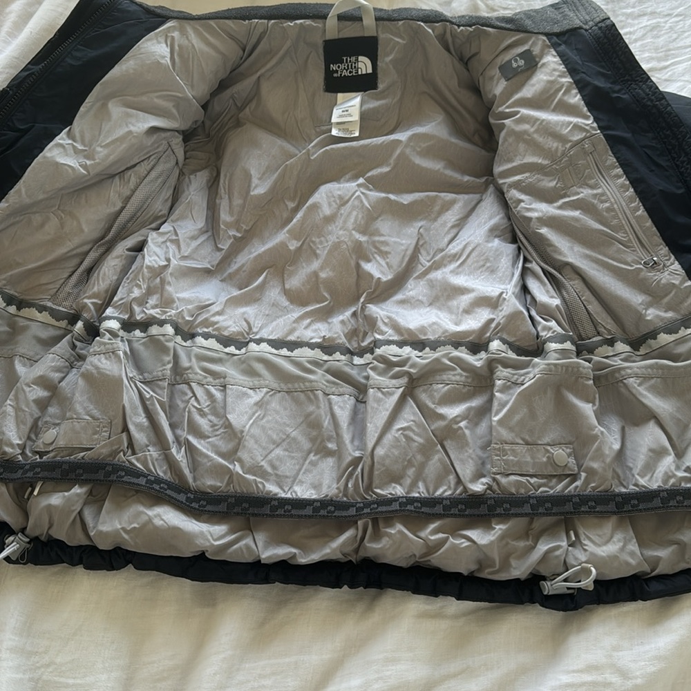 Women’s Medium Northface Down Jacket - image 4